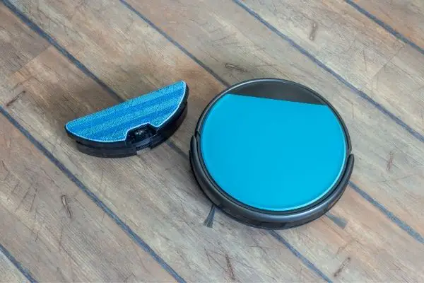 Robot cleaner with mopping features